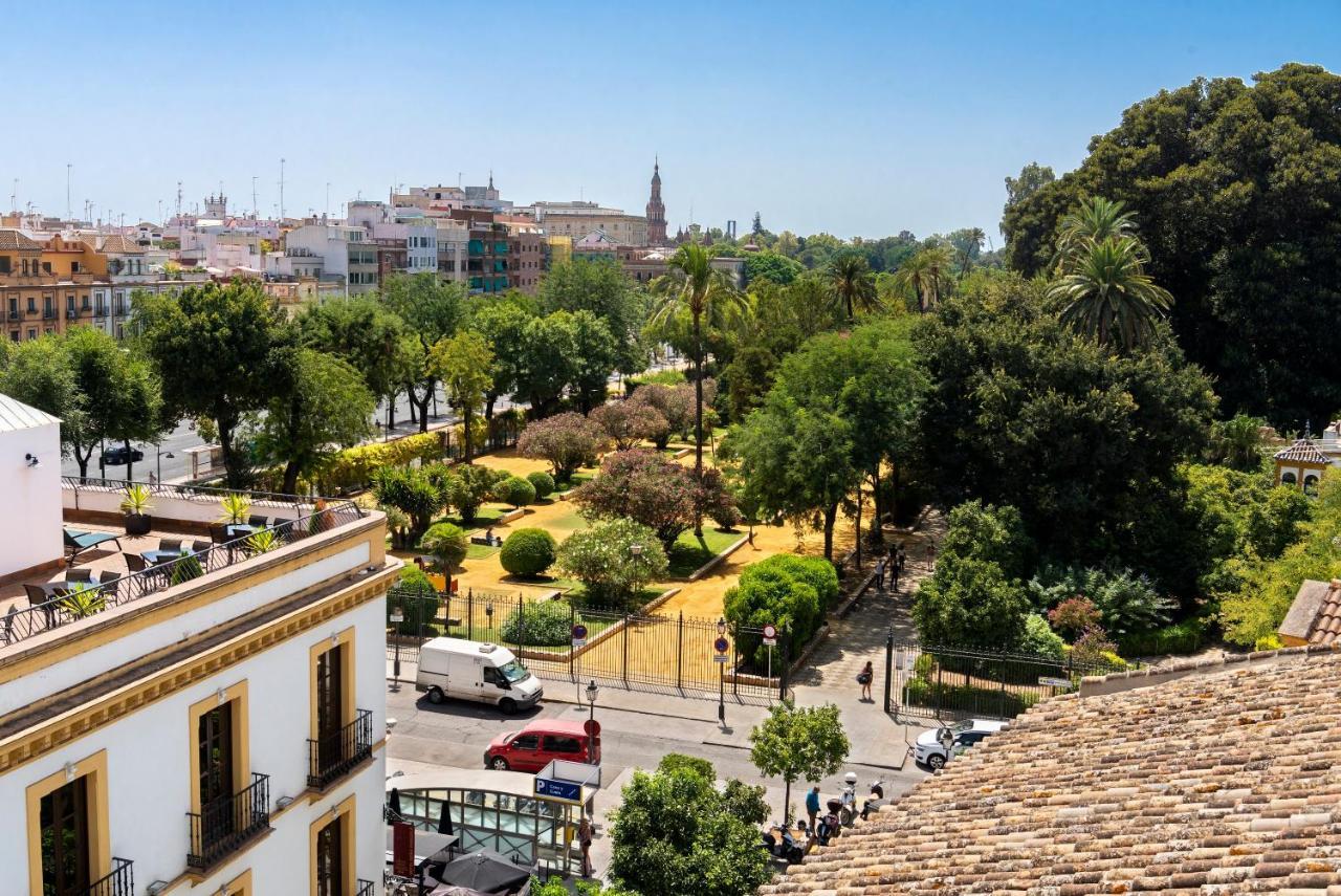 Palacio Del Siglo XVII Frente A Los Jardines De Murillo Seville Luaran gambar